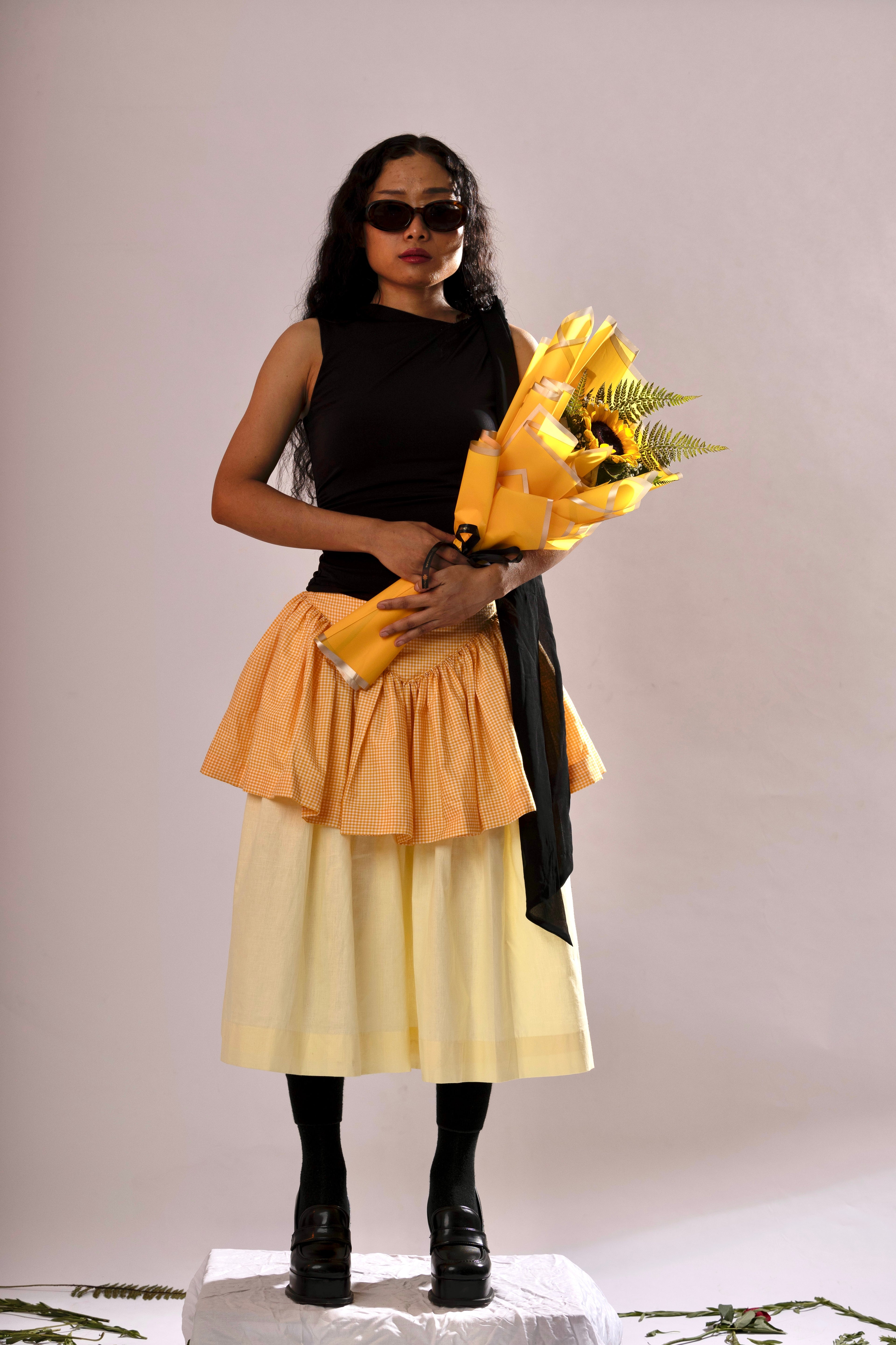 Mini gingham tulip skirt